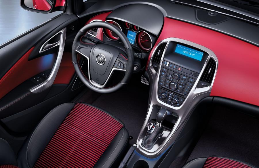 Интерьер Buick Excelle GT 2010 года  (CN) (фото 4 из 12)